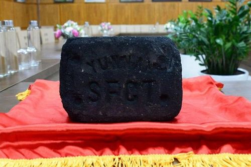 Bảo tàng Quảng Ninh tiếp nhận viên than luyện có ấn Công ty Pháp mỏ than Bắc Kỳ