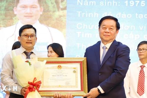 Xây dựng đội ngũ thầy thuốc đáp ứng toàn diện yêu cầu về y lý, y thuật, y đức