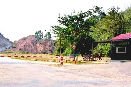 Cho phép thông thương qua hai cửa khẩu phụ với Lào