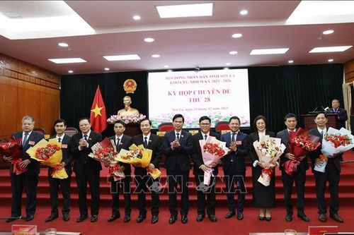 Sắp xếp tổ chức, điều chỉnh chỉ tiêu tăng trưởng kinh tế