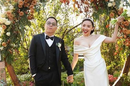 Ca sĩ Tóc Tiên kỷ niệm 5 năm ngày cưới, vẫn ngọt ngào như thuở ban đầu