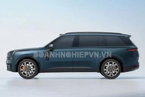 'SUV chủ tịch' dài hơn 5,2 mét, hệ thống treo khí nén, công suất 845 mã lực, nội thất siêu sang
