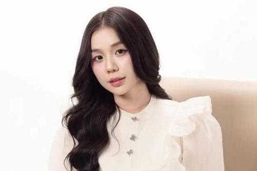 Cindy Lư đáp trả khiến đối phương 'cứng họng' khi bị mỉa mai là nguyên nhân làm Hoài Lâm 'nông nổi'