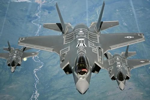 Bên trong nhà máy dài hơn một dặm chế tạo tiêm kích tàng hình F-35 của Mỹ