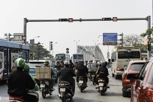 Tổng rà soát hệ thống biển báo và đèn tín hiệu giao thông