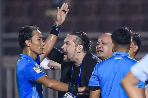 Khi trọng tài FIFA ở V.League bị 'tẩy chay'