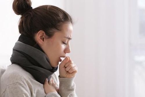 Miệng có vị kim loại khi ho có nguy hiểm không?