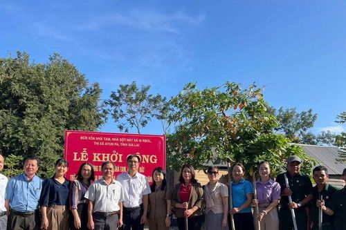 Ayun Pa đồng loạt khởi công xóa 32 căn nhà tạm, nhà dột nát