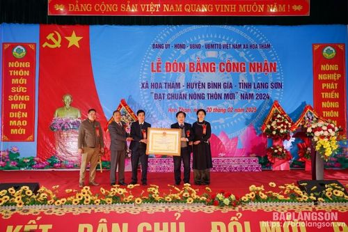 Xã Hoa Thám đón bằng công nhận xã đạt chuẩn nông thôn mới