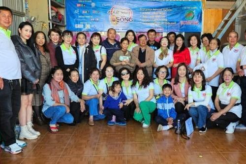 Vận động tài trợ hơn 857 triệu đồng giúp 2 gia đình có 5 người mắc bệnh hiểm nghèo