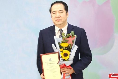 Thầy thuốc ưu tú hết lòng vì người bệnh