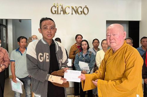 Ban Từ thiện xã hội Báo Giác Ngộ trao hơn 120 triệu đồng của bạn đọc đến bệnh nhân khó khăn