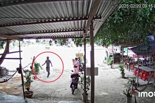 Gã thanh niên lạ mặt ập vào quán cơm hành hung người rửa chén đến ngất xỉu