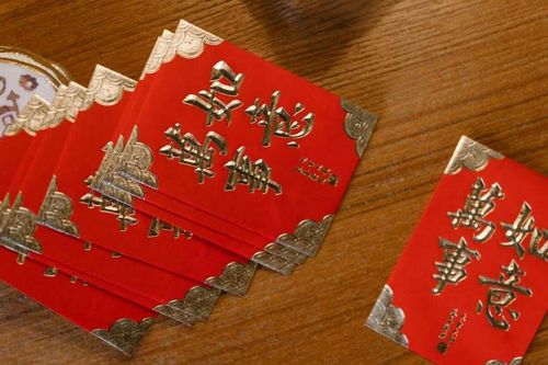 Cha giữ tiền lì xì, con trai lập tức báo công an