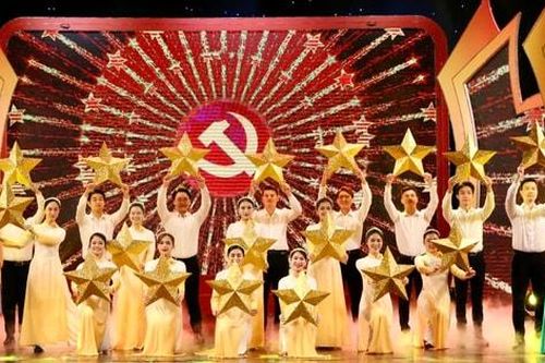 Biểu diễn nghệ thuật kỷ niệm 95 năm Ngày thành lập Đảng bộ thành phố Hà Nội