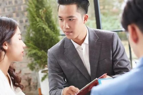 Đêm nào tôi cũng nơm nớp lo sợ vì cứ tới nửa đêm là sếp lại gửi 1 tin nhắn gây ám ảnh...