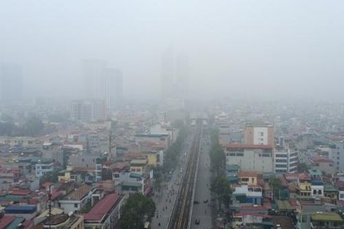 Hà Nội chìm trong sương mù, chất lượng không khí ở mức 'báo động'