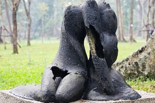 Vườn tượng nghệ thuật trong công viên Bách Thảo có nguy cơ đổ sập
