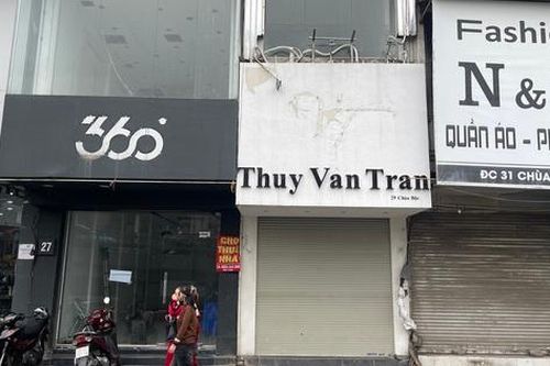Nhiều mặt bằng kinh doanh trên 'đất vàng' Hà Nội treo biển cho thuê