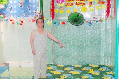 Bắt khẩn cấp bảo mẫu bạo hành trẻ