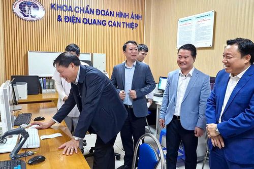 Thứ trưởng Đỗ Xuân Tuyên thăm, chúc mừng Ngày Thầy thuốc Việt Nam ngành y tế Phú Thọ