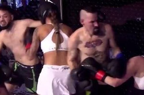 Hai võ sĩ nam ra đòn hạ gục ba người đẹp trên sàn MMA