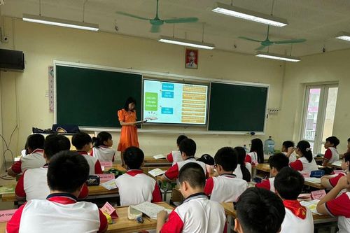Giao thẩm quyền tuyển dụng cho ngành giáo dục
