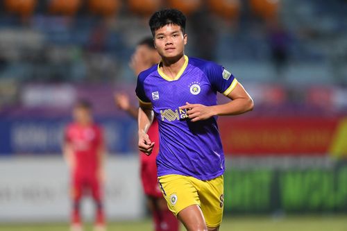 Văn Tùng ghi bàn sau 20 giây vào sân