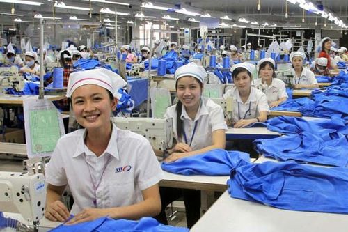 Nghiên cứu, đề xuất điều chỉnh tiền lương tối thiểu, đảm bảo mức lương đủ sống; giảm giờ làm cho người lao động
