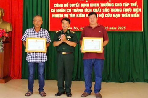 Khen thưởng ngư dân tìm kiếm và cứu hộ cứu nạn trên biển