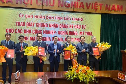 Bắc Giang: Trao giấy chứng nhận đầu tư xây dựng 4 khu công nghiệp