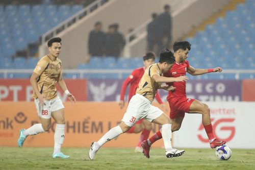 Đua vô địch V.League 2024/25: Mong manh cõi tạm