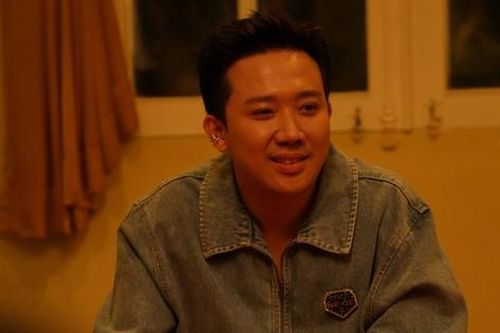 Vừa lập kỷ lục doanh thu mùa phim Tết, Trấn Thành 'tung hint' dự án mới, với cú 'quay xe' đầy bất ngờ