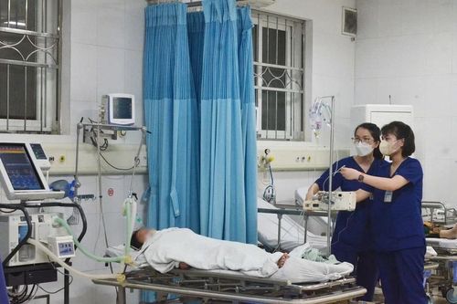 4 người nhập viện do rò rỉ khí làm lạnh tại một cơ sở sản xuất nước đá