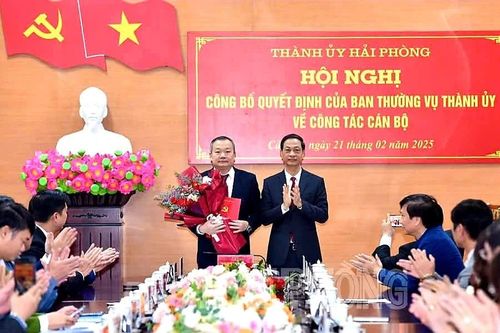 Hải Phòng kiện toàn bộ máy sau khi sáp nhập, biểu dương 43 cán bộ nghỉ hưu sớm