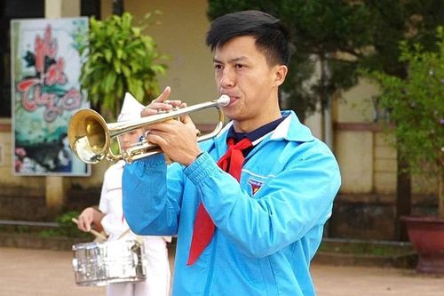 Thầy giáo trẻ xây dựng mô hình sinh hoạt Đội thu hút học trò