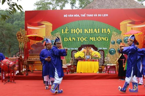 Tưng bừng Lễ hội Khai hạ cầu mong mùa màng bội thu