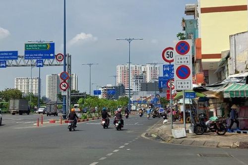Biển báo hiệu đường bộ phải được bố trí hợp lý, khoa học, dễ nhận biết