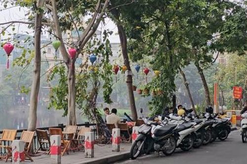 Đống Đa (Hà Nội): Vỉa hè, đường dạo quanh hồ bị chiếm dụng
