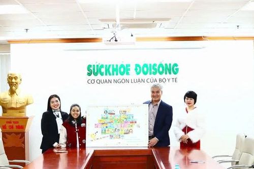 Báo Sức khỏe và Đời sống nhận món quà đặc biệt nhân ngày Thầy thuốc Việt Nam