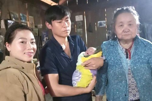 Hành động đẹp của 4 cô giáo dũng cảm đỡ đẻ cho sản phụ bên vệ đường