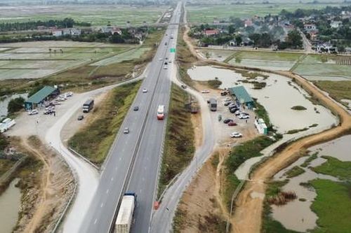 Lực lượng chức năng chỉ ra những bất cập trên cao tốc Bắc Nam đoạn Mai Sơn - Bãi Vọt