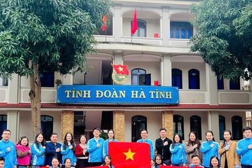 Tuổi trẻ Hà Tĩnh tô thắm màu cờ
