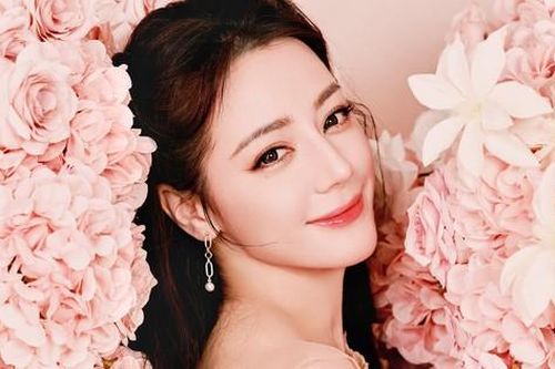 Hoàng Cảnh Du đưa bạn gái đến Phú Quốc, không phải Địch Lệ Nhiệt Ba