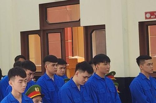 17 thanh thiếu niên mang 'hàng nóng' đi giải quyết mâu thuẫn lĩnh án