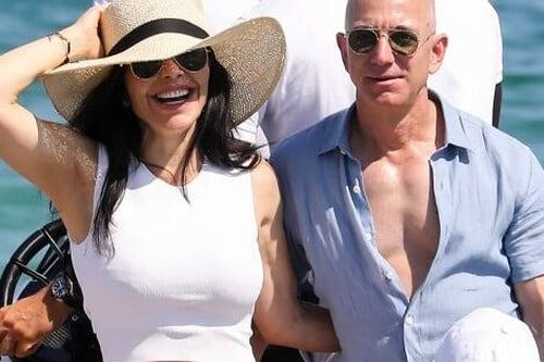 Thỏa thuận giữa bà Melania Trump và tỷ phú Amazon