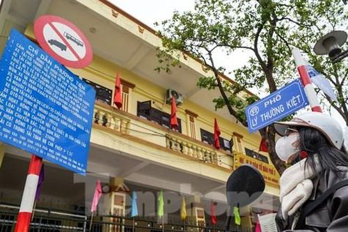 Biển chỉ dẫn giao thông 'nhiều chữ' đánh đố người đi đường