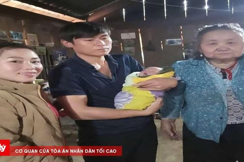 Phút sinh tử trên đường núi- Khi bốn cô giáo thành bà đỡ
