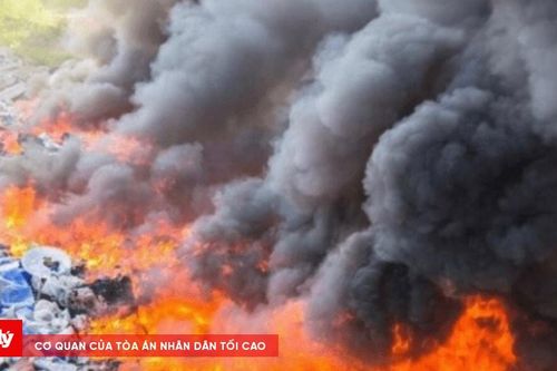 Phát hiện thi thể cháy bên trong hố rác