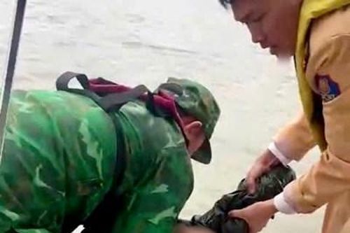 Kịp thời cứu cô gái trẻ nhảy cầu Bính